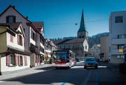 Busse sollen auch künftig ohne Fahrleitungen durch St. Georgen fahren – aber elektrisch. (Bild: Benjamin Manser)