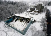 Für die Dreifachturnhalle im Riethüsli, die 2009 eingestürzt ist, wird kein Provisorium gebaut. (Archivbild: Hanspeter Schiess)