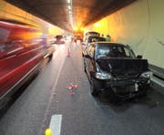 Durch den Auffahrunfall entstand Sachschaden von mehreren tausend Franken. (Bild: Kapo SG)