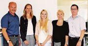 Amtsübergabe in der Amtsstube, von links: Andreas Eggenberger, Gemeindepräsident Rebstein, Caroline Gstöhl, Kreisgerichtspräsidentin, Michaela Lüchinger, neue Leiterin, Patricia Haldner, bisherige Leiterin, Alexander Breu, Gemeindepräsident Marbach. (Bild: gk)