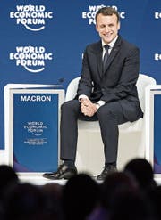 Der französische Präsident Emmanuel Macron (links), die deutsche Kanzlerin Angela Merkel (oben rechts) und der italienische Ministerpräsident Paolo Gentiloni (unten rechts). (Bilder: Laurent Gilliéron/Keystone)