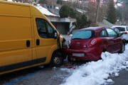 Beim Unfall entstand hoher Sachschaden. (Bild: Stapo SG)