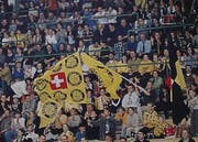 Die volle Sporthalle Kreuzbleiche beim Finalspiel gegen Suhr 1999. (Bild: Sammlung Dominique Gmür)