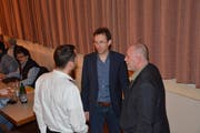 Gemeindepräsident Roman Habrik (Mitte), Schulpräsident Orlando Simeon (rechts) und Gemeinderat Michael Sutter erleben, entgegen den Erwartungen, ruhige Vorversammlungen. (Bilder: Beat Lanzendorfer)