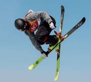 Joel Gisler muss sich gedulden, bis er in die Halfpipe zurückkehren kann. (Bild: Keystone/Jean-Christophe Bott)