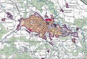 Die pinkfarbenen Flächen sind jetzt als Fruchtfolgeflächen definiert und sollen im neuen Richtplan dem Siedlungsgebiet zugewiesen werden. (Bild: Baudepartement Kanton St. Gallen)