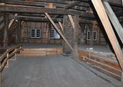 Der ungenutzte Dachstock des Hofs zu Wil in der Altstadt der Äbtestadt soll zu einer Art musealer Wunderkammer ausgebaut werden. (Bilder: Philipp Haag)
