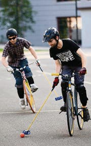 Velopolo verlangt Geschicklichkeit und Konzentration. (Bilder: Michel Canonica)