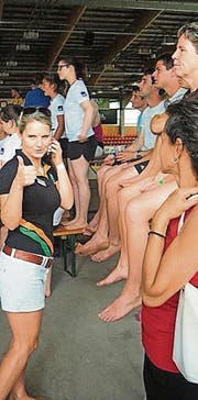 Besucher schauen das EM-Spiel. (Bilder: Claudia Kuhn)