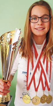 Klimperndes Gepäck für Janine Schelling. (Bild: pd)