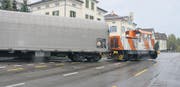 Die Industriegleise der Bühlerbahn führen quer über die stark befahrene Bahnhofstrasse. Bei einem Gütertransport schaltet die sonst orange blinkende Ampel auf Rot. (Bilder: Angelika Hardegger)