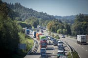 Stau auf der A13. (Bild: Benjamin Manser (Symbolbild))