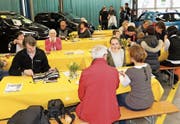 Trotz der Konkurrenz aus Genf zieht die 24. Autoshow Rheintal die Bevölkerung in ihren Bann. (Bild: Benjamin Schmid)