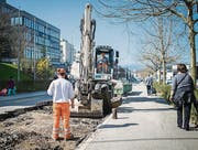 Der Schaden am Strassenbelag nach dem Rohrbruch ist beträchtlich. (Bild: Benjamin Manser)