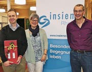 Adrian Sonderer (links) wurde zum Kassier des Vereins Insieme Rheintal gewählt. Er löst Marie-Theres Stieger ab, der von Präsident Peter Züst (rechts) gedankt wurde. (Bild: Ulrike Huber)