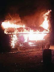 Das Häuschen in Vollbrand. (Bild: Kapo SG)