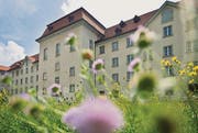 In der St. Galler Pfalz, Regierungssitz des Kantons, wird künftig auch am Tag des Kinderfests gearbeitet. (Bild: Benjamin Manser)