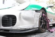Der beschädigte Porsche. (Bild: Stapo SG)