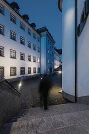 Die von unten bestrahlte Stiftsbibliothek. (Bild: BENJAMIN MANSER)