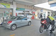 Zwei Vermummte und Bewaffnete überfielen im Februar 2009 den Shop der Garage Thurnherr am Dorfeingang von Diepoldsau. (Bild: René Schneider)