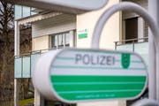 Statt auf dem Posten sind die Dorfpolizisten künftig nur noch auf Patrouille in Abtwil anzutreffen. (Bild: Urs Bucher)