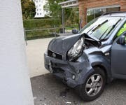 Das Auto erlitt einen Totalschaden. (Bild: Kapo SG)