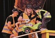 Muki-Turnen: Die Polizei rast herbei. (Bild: Max Pflueger)