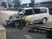 Durch den Brand entstand hoher Sachschaden am Auto. Personen wurden keine verletzt. (Bild: Stapo SG)