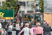 Viele Schaulustige waren bei der Rückkehr Vadians vor Ort. (Bild: Urs Jaudas)