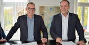 Verwaltungsleiter Thomas Stricker und Gemeindepräsident Lucas Keel freuen sich über das Rechnungsergebnis 2016. (Bild: Urs Bänziger)