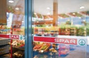 Supermarkt von Spar Schweiz. Spar International mit Sitz in Amsterdam hat die Spar-Lizenz in 40 Ländern auf vier Kontinenten vergeben. (Bilder: photopress/Ennio Leanza)
