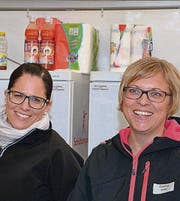 Frauenpower am Buffet: Rahel Salis und Carina Keller (von links).