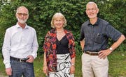 Sie prägten mit ihrer Lehrtätigkeit an der Kanti eine ganze Generation von Schülern und Schülerinnen: Peter Lenggenhager, Geographie und Biologie; Gabriele Hunziker, Gesang; Hans Haselbach, Latein und Französisch. (Bild: Kurt Schwendener)