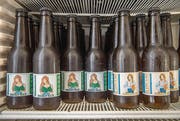Ein Kühlschrank voller Huge Melons IPA und Big-Boobs Blonde. (Bild: Urs Bucher)