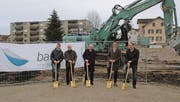 Nach dem Spatenstich beginnen nun die Aushubarbeiten und ab Mai der Hochbau. (Bild: Aaron Ehrat)