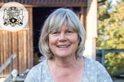 Die Bäuerin Susanne Milz freut sich über jeden Trainingsfortschritt der Schweinchen. (Bild: Reto Martin)