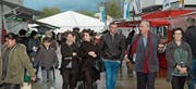 Trotz böigem Wind und zeitweise sogar heftiger Regenschauer kamen vor allem am Nachmittag zahlreiche Besucherinnen und Besucher nach Heerbrugg. (Bilder: Andrea C. Plüss)