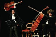 Zwei Seelen vereint: Das Duo Calva verbindet musikalisches mit kabarettistischem Können – und zeigt: E-Musik kann schlicht erheitern. (Bild: Coralie Wenger)