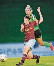 Claudia Stilz auf dem Weg zu ihrem 100. Saisontor, das sie gegen Yverdon erzielte. (Bild: Ralph Ribi)