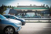 Schnell ein Bier neben der Autobahn – das soll bald auch auf der Raststätte Thurau möglich sein. (Bild: Ralph Ribi)