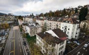 Die Häuserzeile im Vordergrund soll dereinst einem Neubau weichen. Dieser wäre zentral für die Entwicklung des Gebiets Hauptbahnhof Nord. (Bild: Urs Bucher)