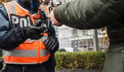 Bei einem 51-jährigen wurden unter anderem acht Gassenbriefchen Heroin gefunden. (Bild: Stapo SG/Symbolbild)