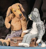 Strassenkatze Tinka erzählt Edgar von einem Erfinder. (Bild: pd)
