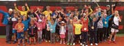 Über 43 Kinder spielten bei den Raiffeisen-Open Tennis und freuten sich über ihre Erfolge. (Bilder: PD)