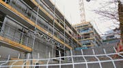 Die tiefen Hypothekarzinsen und die relativ robuste Verfassung der Wirtschaft begünstigen steigende Preise bei Wohneigentum. (Bild: Hans Suter)