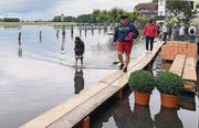 Der Untersee in Gottlieben ist bis zum Dorfrand angestiegen. (Bild: ky/Walter Bieri)