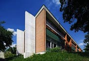 Die Schulanlage Feldli entstand Mitte der Fünfzigerjahre – dank einer sorgsamen Modernisierung ist sie als Baudenkmal erhalten geblieben und genügt dennoch heutigen Ansprüchen. (Bilder: Hanspeter Schiess)
