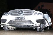 Der beschädigte Unfallwagen. (Bild: Stapo SG)