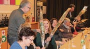 Das Engagement der Spitex-Mitarbeiterinnen wurde an der Hauptversammlung des Spitexvereins vom Donnerstagabend mit einer Rose belohnt. (Bild: Andrea Häusler)