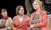 Paulette (rechts) ist verzweifelt, da können auch die Freundinnen nicht helfen. (Bild: Kathrin Meier-Gross)